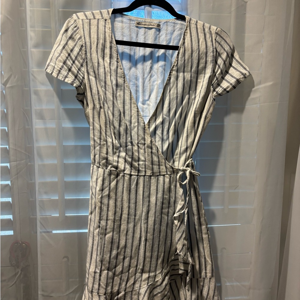 Abercrombie & Fitch White Dress with Black Stripes - Wrap Mini
